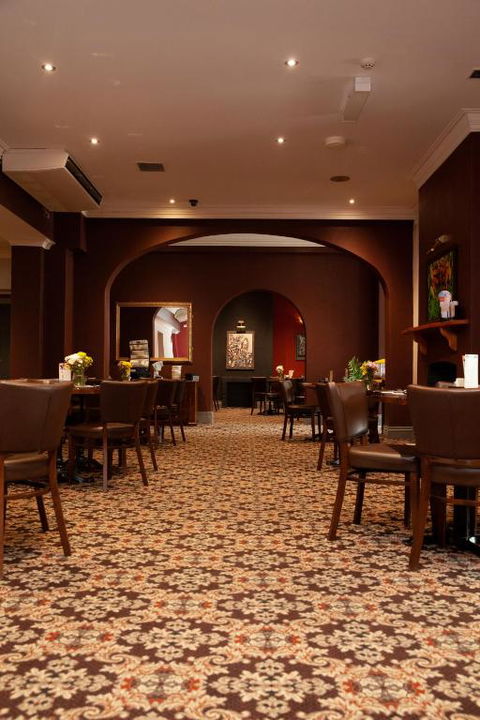 Royal Hotel Singleton - Kingaroy Accommodation 1