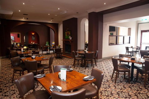 Royal Hotel Singleton - Kingaroy Accommodation 2