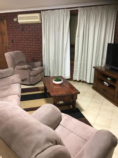 SA House - Kingaroy Accommodation 3
