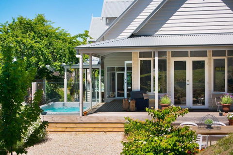 Sades - Kingaroy Accommodation 0