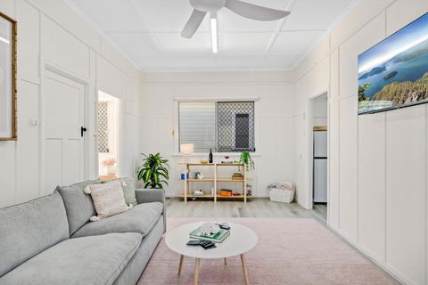 Sage Cottage! CBD Perfection! - Kingaroy Accommodation 0