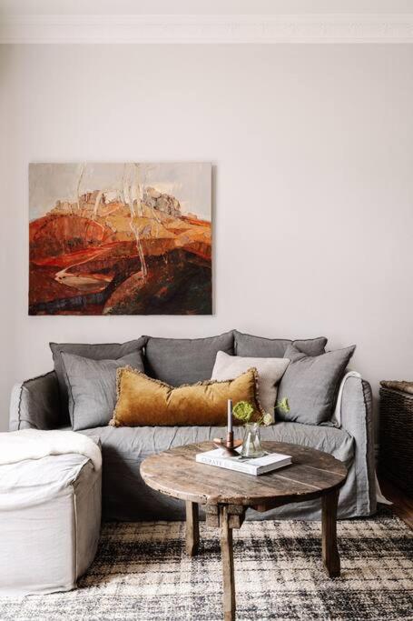 Sailors Whisk, Luxurious Restored Antique Cottage - Kingaroy Accommodation 3