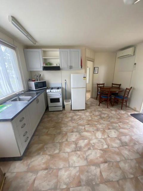 Sale Caravan Park - Kingaroy Accommodation 0