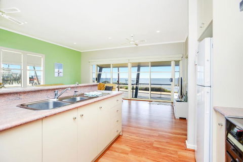 Salt - Aldinga Beach - C21 SouthCoast Holidays - Kingaroy Accommodation 3