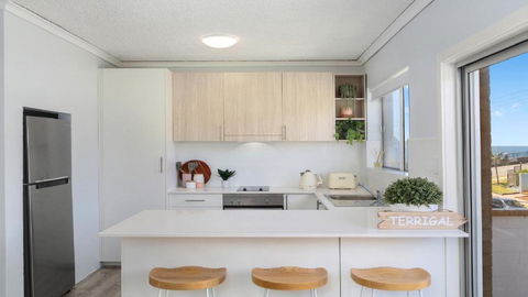 Salt Life Short Walk To Beach, Shops Cafes Accom Holidays - Kingaroy Accommodation 1