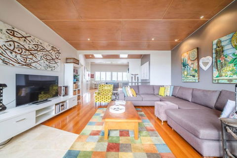 Saltwater 5 - Sleeps 8 - Close To Main Beach - Kingaroy Accommodation 0