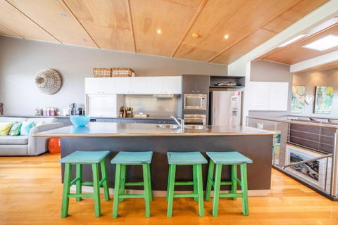 Saltwater 5 - Sleeps 8 - Close To Main Beach - Kingaroy Accommodation 1