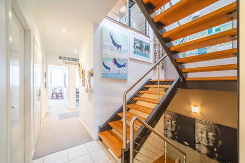 Saltwater 5 - Sleeps 8 - Close To Main Beach - Kingaroy Accommodation 2