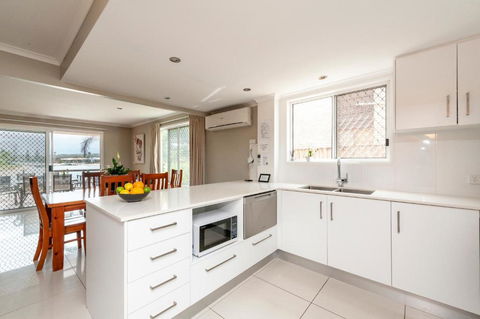 Saltwater Villas - Pet Friendly Accommodation - Kingaroy Accommodation 3