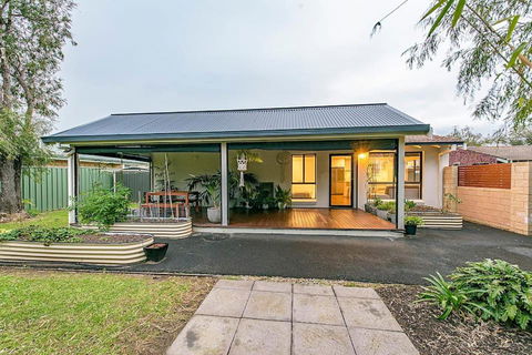 Salty - Kingaroy Accommodation 0
