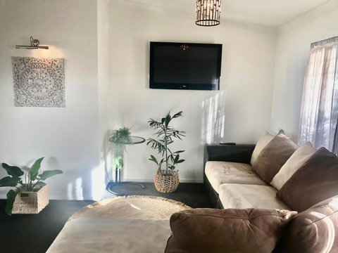 Salty Blue Beach House - Kingaroy Accommodation 2