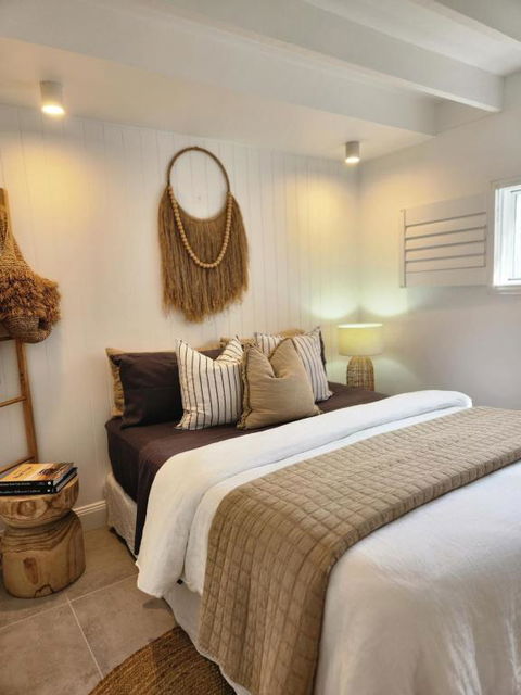 SALTY PALMS -Seaside Studio Apartment - Kingaroy Accommodation 1