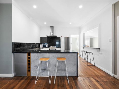 Salty Sea Cottage - Kingaroy Accommodation 0