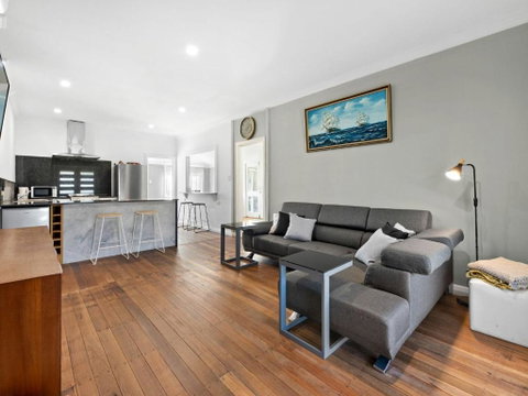 Salty Sea Cottage - Kingaroy Accommodation 2