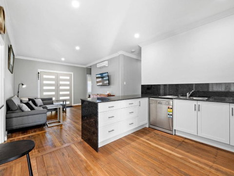 Salty Sea Cottage - Kingaroy Accommodation 3