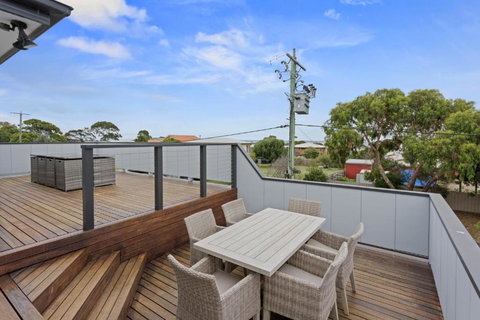 Sanctuary Lodge By Ready Set Stay - BYO LINEN & TOWELS - Kingaroy Accommodation 3