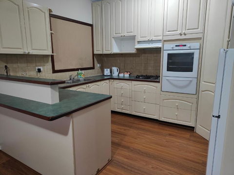 S&S Guest House - Kingaroy Accommodation 3