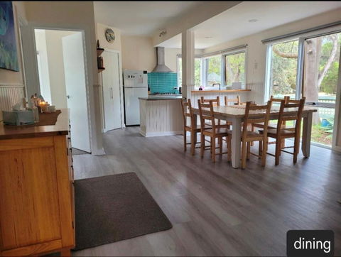 Sanders Beach House - Kingaroy Accommodation 3