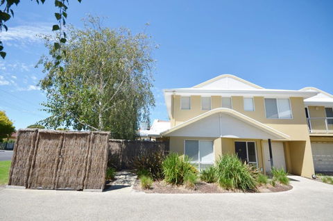 Sandpiper 10 - Close To Town And Beach - Kingaroy Accommodation 0