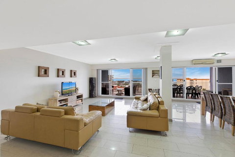 Sandy Cove Apartment The Entrance 48a - Kingaroy Accommodation 1