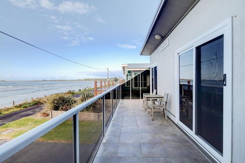 Sandy Cove - Kingaroy Accommodation 3