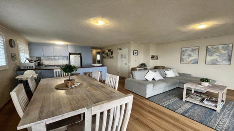 Sandy Cove Unit 6 - Kingaroy Accommodation 2