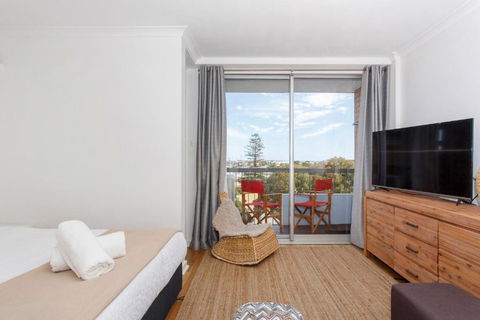 Seaside Studio Apartment - North Fremantle - Kingaroy Accommodation 0