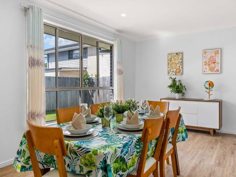 Spacious Newly Furnished 4BD Family Retreat - Kingaroy Accommodation 1