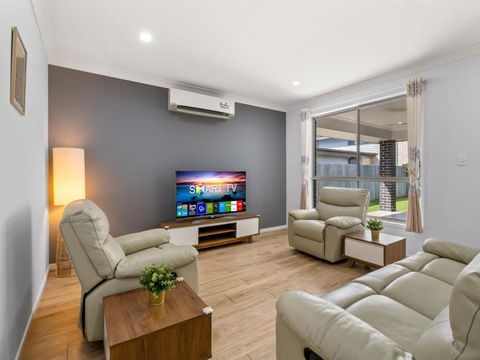 Spacious Newly Furnished 4BD Family Retreat - Kingaroy Accommodation 0