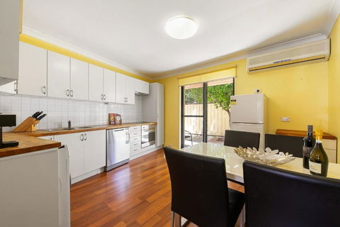 Swan River Applecross Heathcote Park 1BR Villa - Kingaroy Accommodation 3