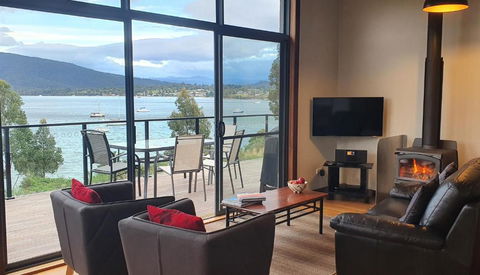 The Beach House- Private Jacuzzi And Wood Fire! - Kingaroy Accommodation 2