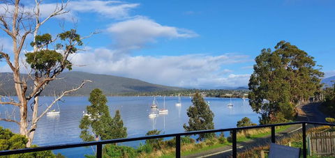 The Beach House- Private Jacuzzi And Wood Fire! - Kingaroy Accommodation 3