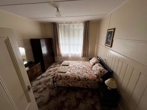 The Crooked Cottage - Kingaroy Accommodation 3