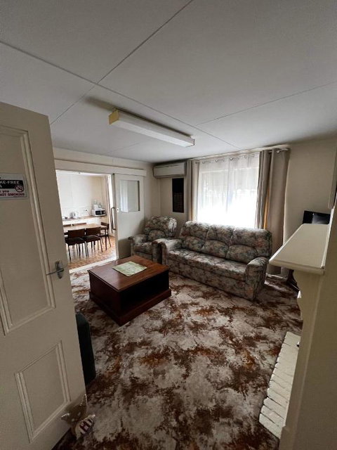 The Crooked Cottage - Kingaroy Accommodation 2
