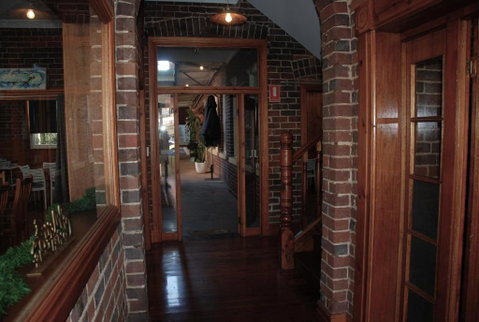 THE FED AND BED TEMORA - Kingaroy Accommodation 0