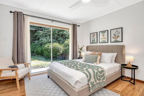 The Glenalvie - Sprawling Serenity In Adelaide Hills - Kingaroy Accommodation 0