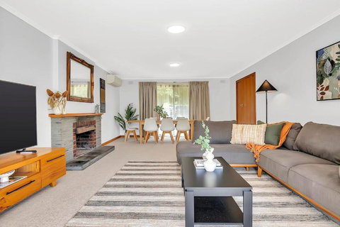 The Glenalvie - Sprawling Serenity In Adelaide Hills - Kingaroy Accommodation 2