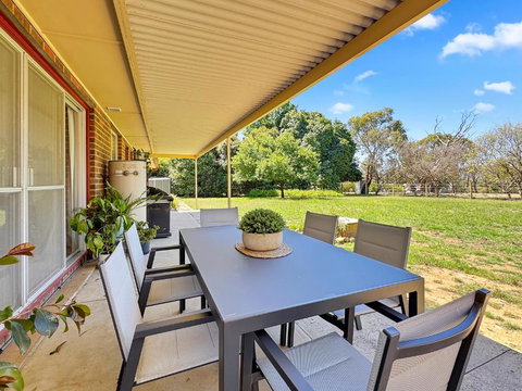 The Glenalvie - Sprawling Serenity In Adelaide Hills - Kingaroy Accommodation 1