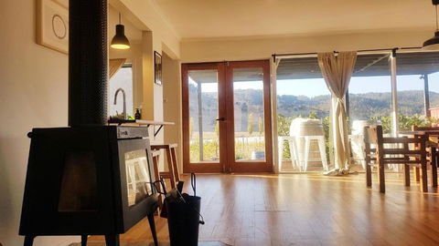 The Harvest, Ese Vineyard Cottage - Kingaroy Accommodation 2