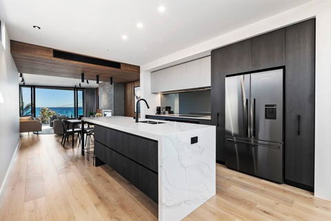 Beachside Lane - On The Beach, Water Views - Kingaroy Accommodation 0