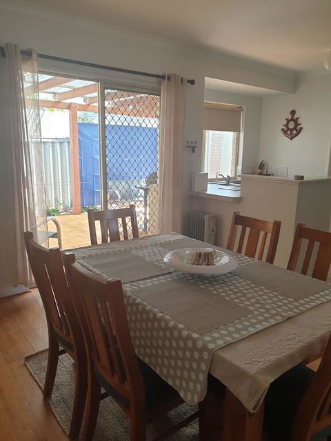 Beachside Retreat 2 - Kingaroy Accommodation 1