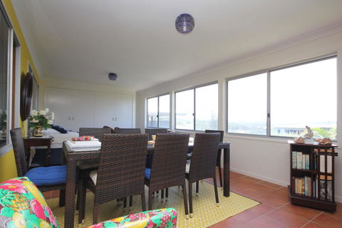 BEACHVIEW - 14 Second Ave , Bonny Hills - Kingaroy Accommodation 3