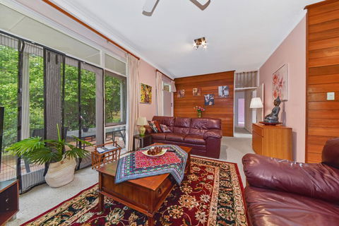 BEAUTIFUL HOLIDAY HOME CLOSE TO KU-RING-GAI CHASE NNT328 - Kingaroy Accommodation 0