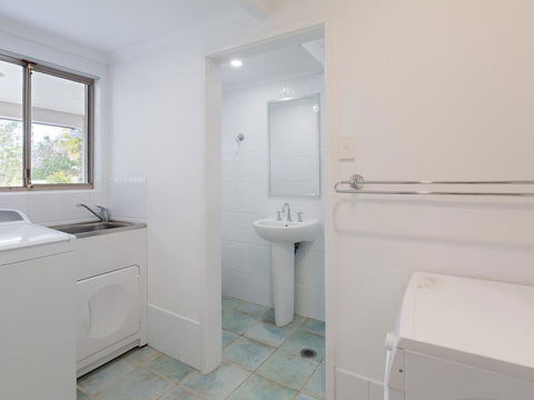 Beauty And The Beach', 88 Foreshore Drive - Large Home With WIFI & Water Views - Kingaroy Accommodation 2