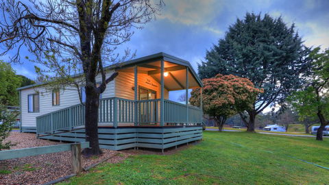 Beechworth Lake Sambell Caravan Park - Kingaroy Accommodation 0