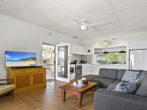 Bellevue - Overlooking Serene Lake Woolumboola - Kingaroy Accommodation 3