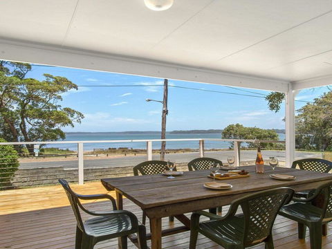 Bellevue - Overlooking Serene Lake Woolumboola - Kingaroy Accommodation 0