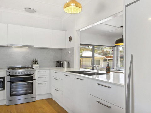 Bellevue - Overlooking Serene Lake Woolumboola - Kingaroy Accommodation 1