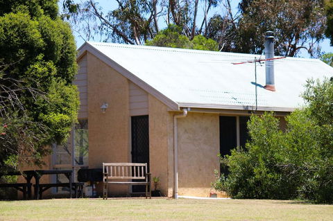 Bells Beach Cottages - Kingaroy Accommodation 0