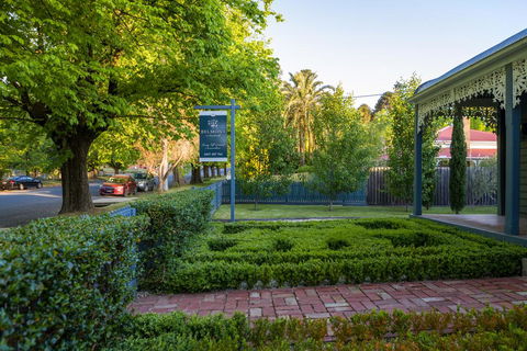 Belmont At Beechworth 2 Bedrooms, 2 Bathrooms, 2 Couples - Kingaroy Accommodation 2